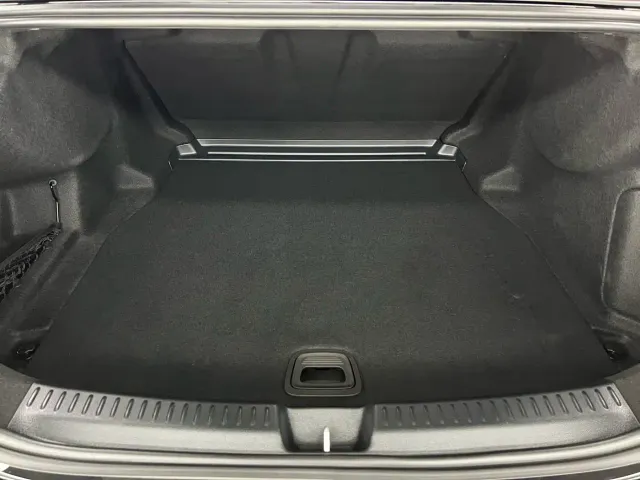 Mercedes-Benz E-Class — Фото автомобиля 25