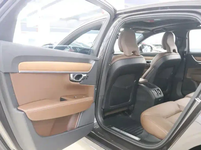 Volvo S90 — Фото автомобиля 15