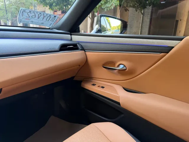 Lexus ES — Фото автомобиля 8