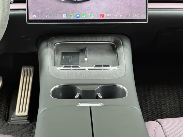 Xiaomi SU7 — Фото автомобиля 12