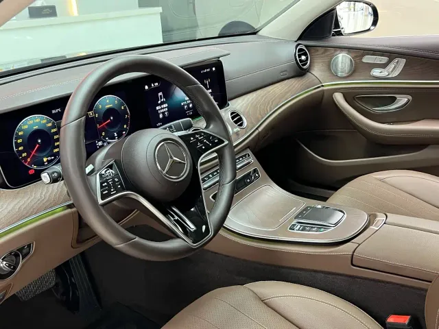 Mercedes-Benz E-Class — Фото автомобиля 8