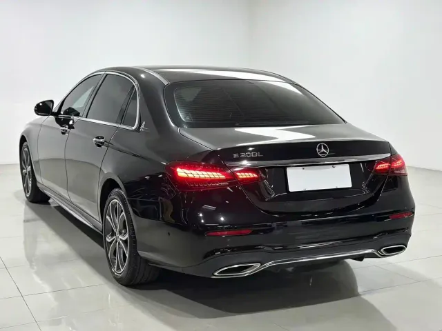 Mercedes-Benz E-Class — Фото автомобиля 6