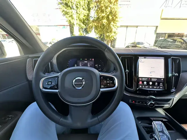 Volvo XC60 — Фото автомобиля 5