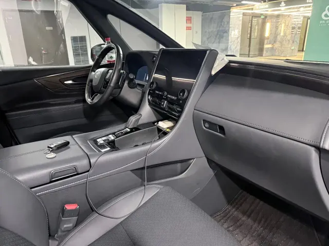 Toyota Alphard — Фото автомобиля 5