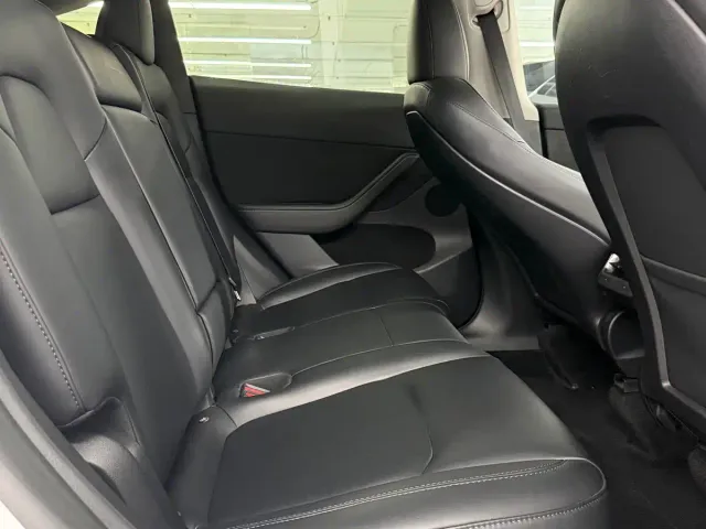 Tesla Model Y — Фото автомобиля 14