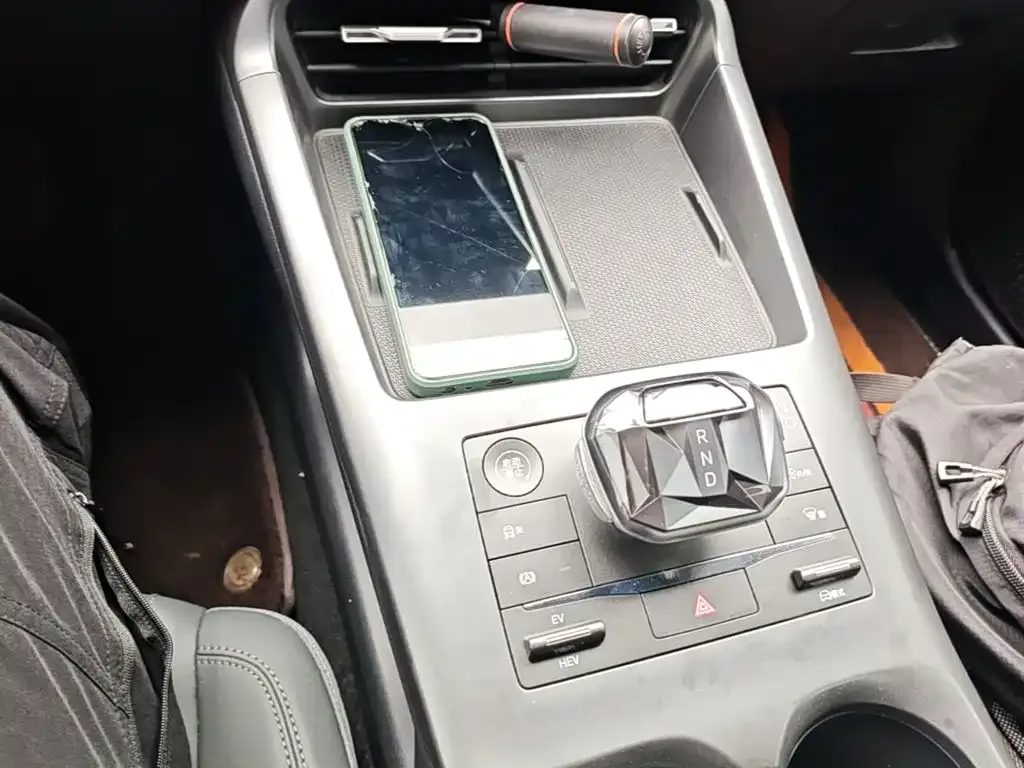 BYD Qin PLUS 2025 DM-i Smart Drive 55KM Leader — Фото автомобиля 13