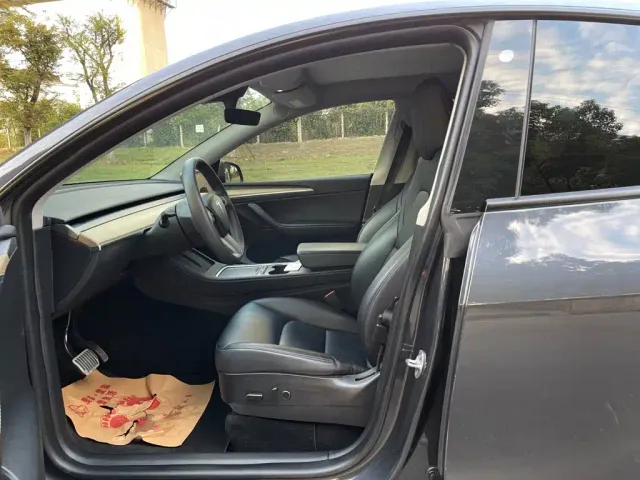 Tesla Model Y — Фото автомобиля 13