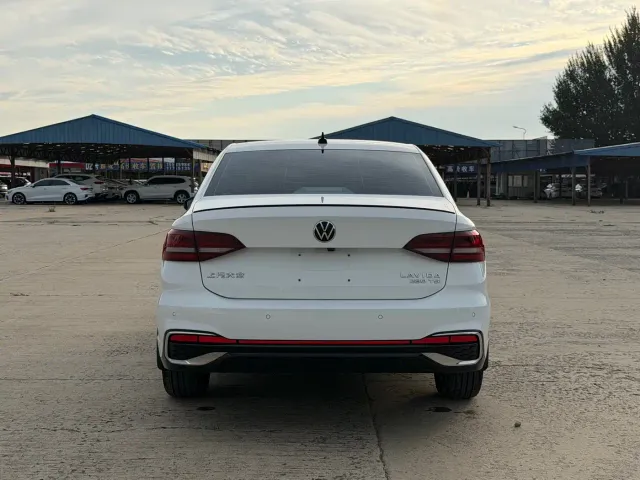 Volkswagen Lavida — Фото автомобиля 5