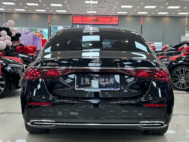 Mercedes-Benz E-Class — Фото автомобиля 12