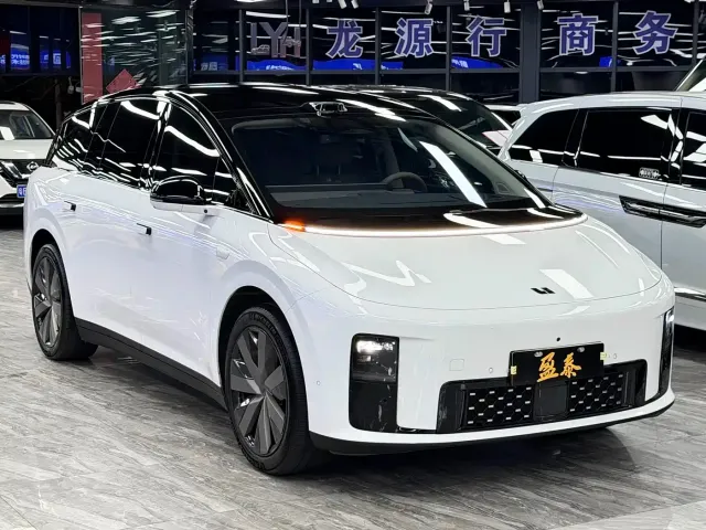 Li Auto i8 — Фото автомобиля 3