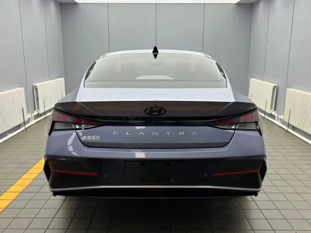Hyundai Elantra — Фото автомобиля 5