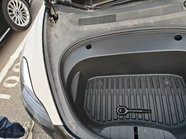 Tesla Model 3 — Фото автомобиля 21