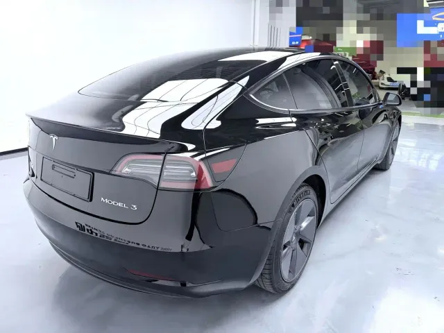 Tesla Model 3 — Фото автомобиля 9