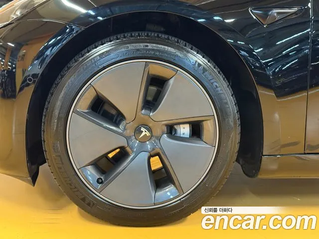 Tesla Model 3 — Фото автомобиля 5