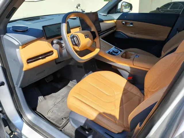 Geely Galaxy Starship 7 EM-i — Фото автомобиля 14