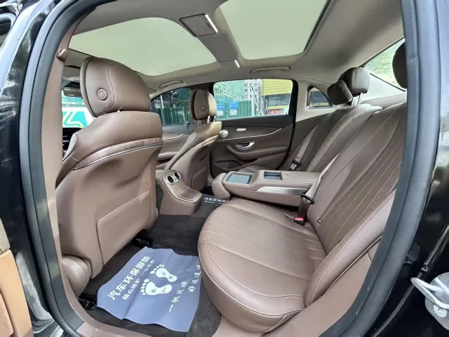 Mercedes-Benz E-Class — Фото автомобиля 8