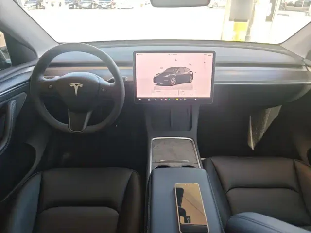 Tesla Model Y — Фото автомобиля 9