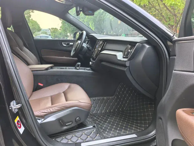 Volvo Volvo XC60 2022 B5 AWD R-Design — Фото автомобиля 14