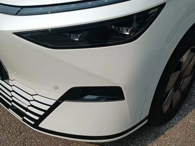 Xpeng X9 — Фото автомобиля 17