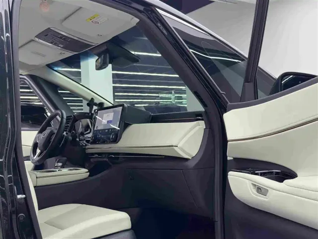 Lexus LM — Фото автомобиля 10
