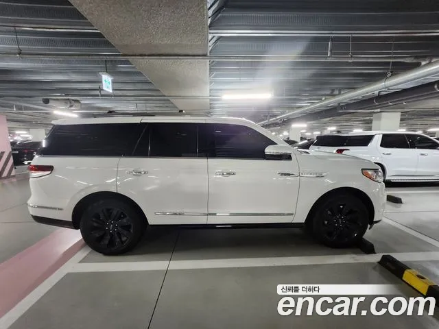 Lincoln Navigator — Фото автомобиля 7