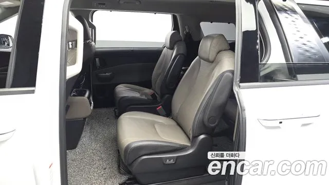 Kia Carnival — Фото автомобиля 16
