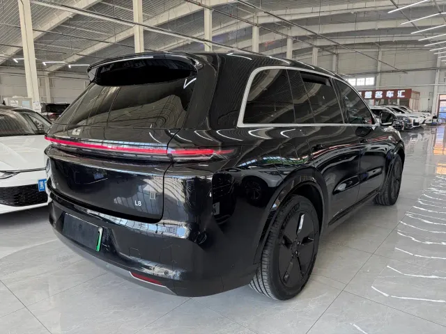 Li Auto L8 — Фото автомобиля 4