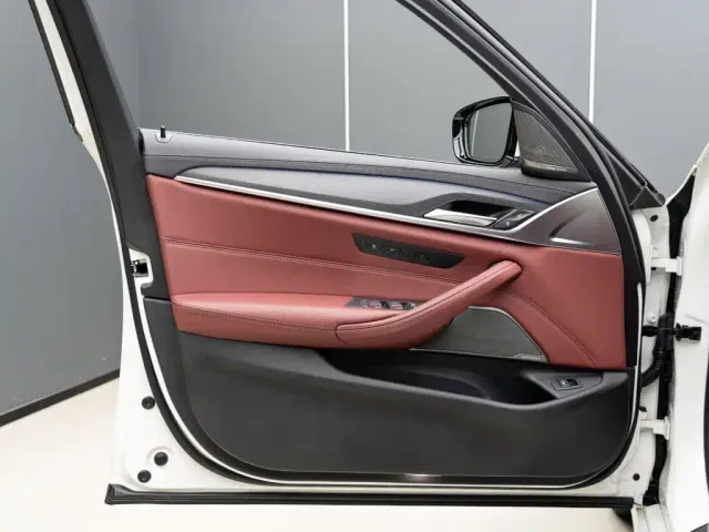 BMW 5 Series — Фото автомобиля 8