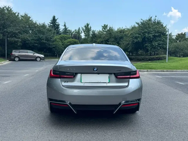 BMW i3 — Фото автомобиля 11