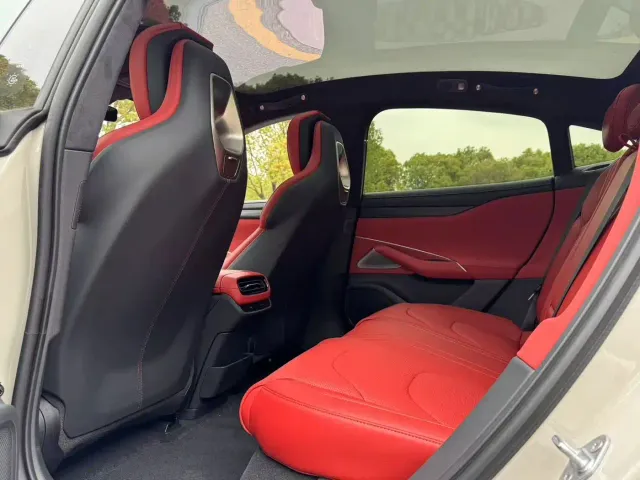 Xiaomi SU7 — Фото автомобиля 7