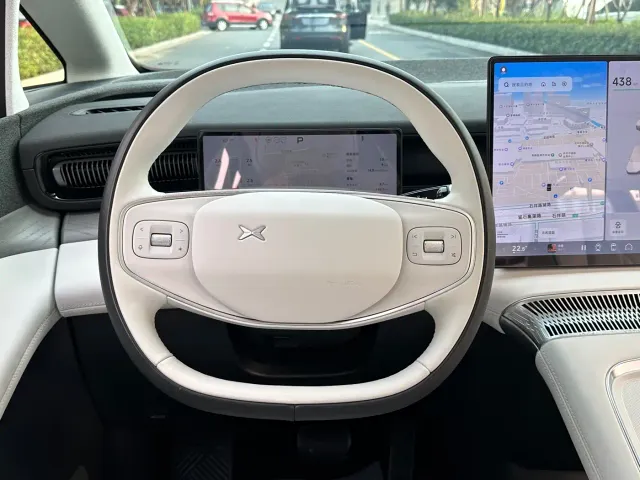 Xpeng X9 — Фото автомобиля 21