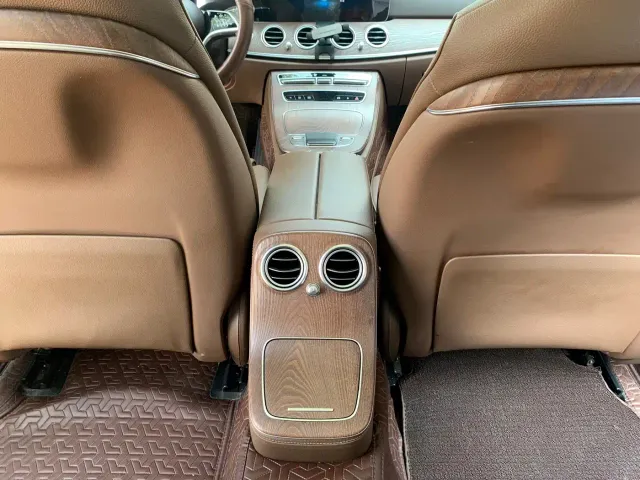 Mercedes-Benz E-Class — Фото автомобиля 10