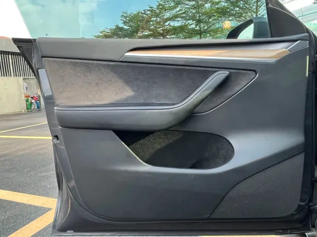 Tesla Model Y — Фото автомобиля 14