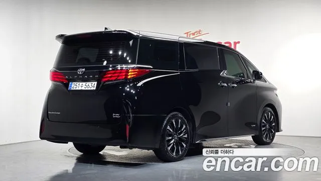 Toyota Alphard — Фото автомобиля 2