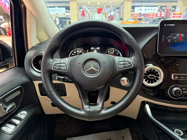 Mercedes-Benz Vito 2023 2.0T Business 7-Seater — Фото автомобиля 15