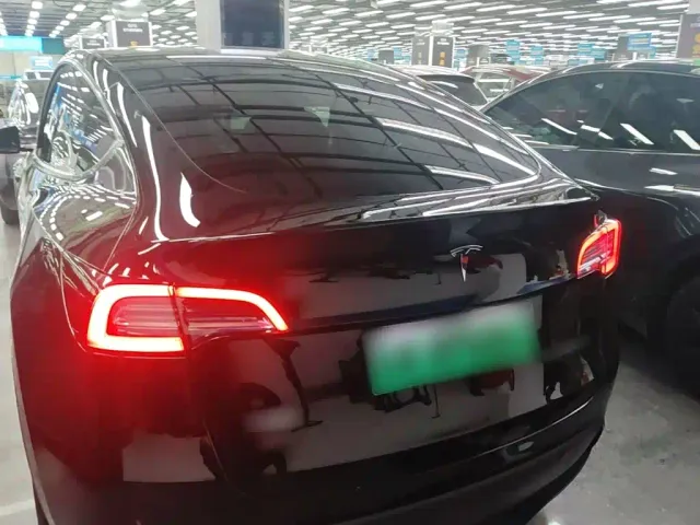 Tesla Model Y — Фото автомобиля 5