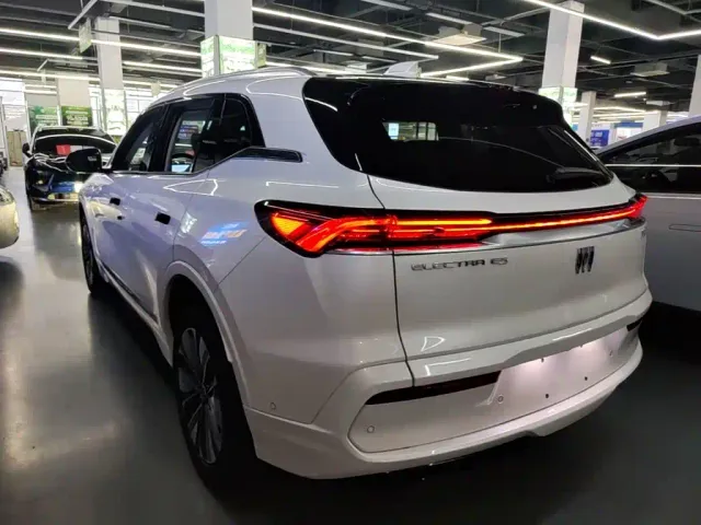 Buick E5 — Фото автомобиля 4