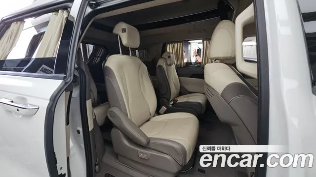 Kia Carnival Generation 4 — Фото автомобиля 12
