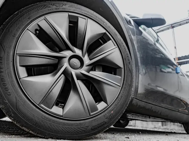 Tesla Model Y — Фото автомобиля 9