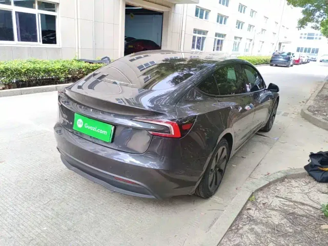 Tesla Model 3 — Фото автомобиля 6
