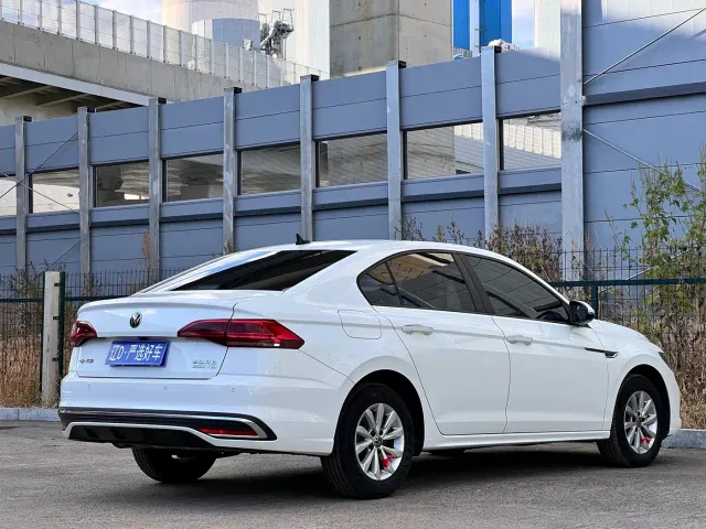 Volkswagen Bora — Фото автомобиля 4