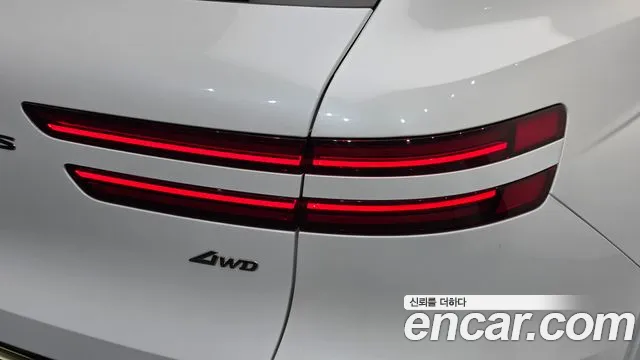 Genesis GV70 — Фото автомобиля 8