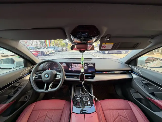 BMW 5 Series — Фото автомобиля 4