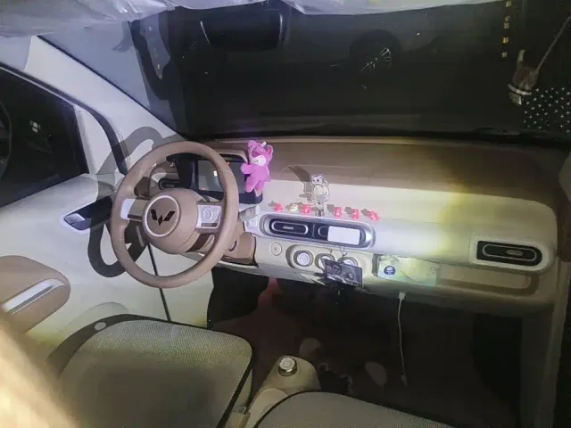 Wuling Hongguang Mini EV — Фото автомобиля 12