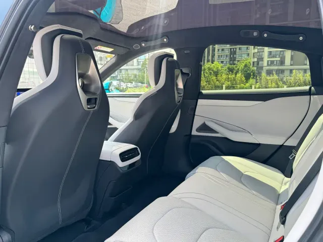 Xiaomi SU7 — Фото автомобиля 7