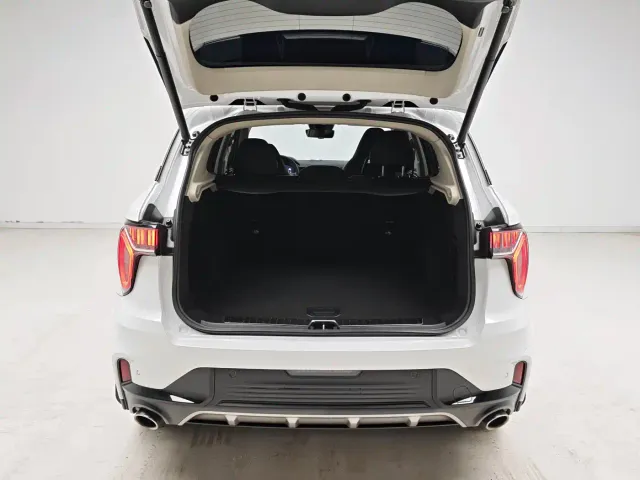 Lynk & Co 01 — Фото автомобиля 11