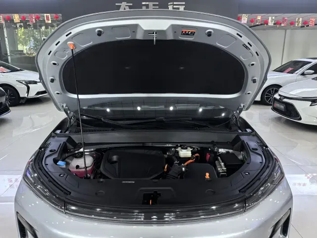 Geely Galaxy Starship 7 EM-i — Фото автомобиля 12