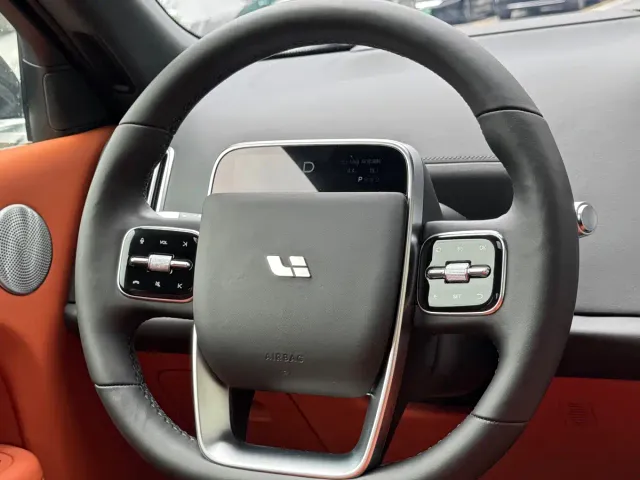 Li Auto L9 — Фото автомобиля 14