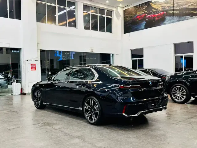 BMW 7 Series — Фото автомобиля 4