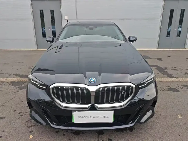 BMW i5 — Фото автомобиля 2